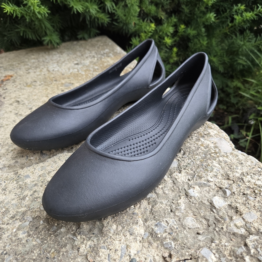 Crocs Laura Flat Slip Ons Cutout Womens Sz 10